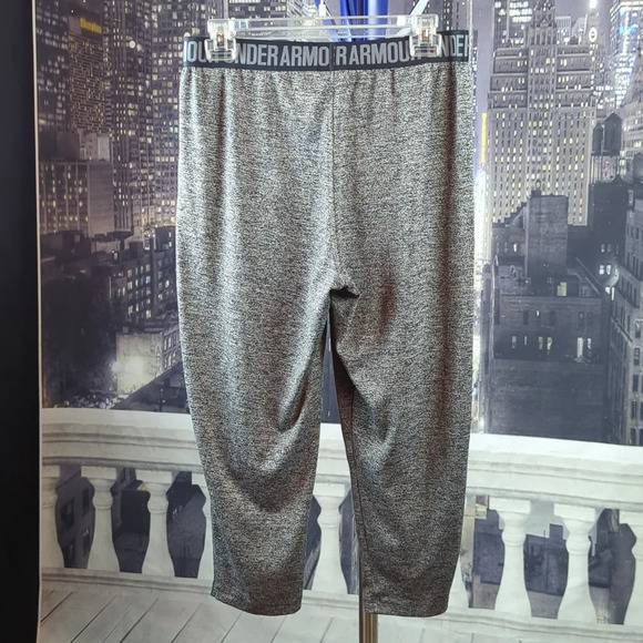 Under Armour sz M Loose Fit Alien Gray Heat Gear Capri Joggers - Picture 5 of 6